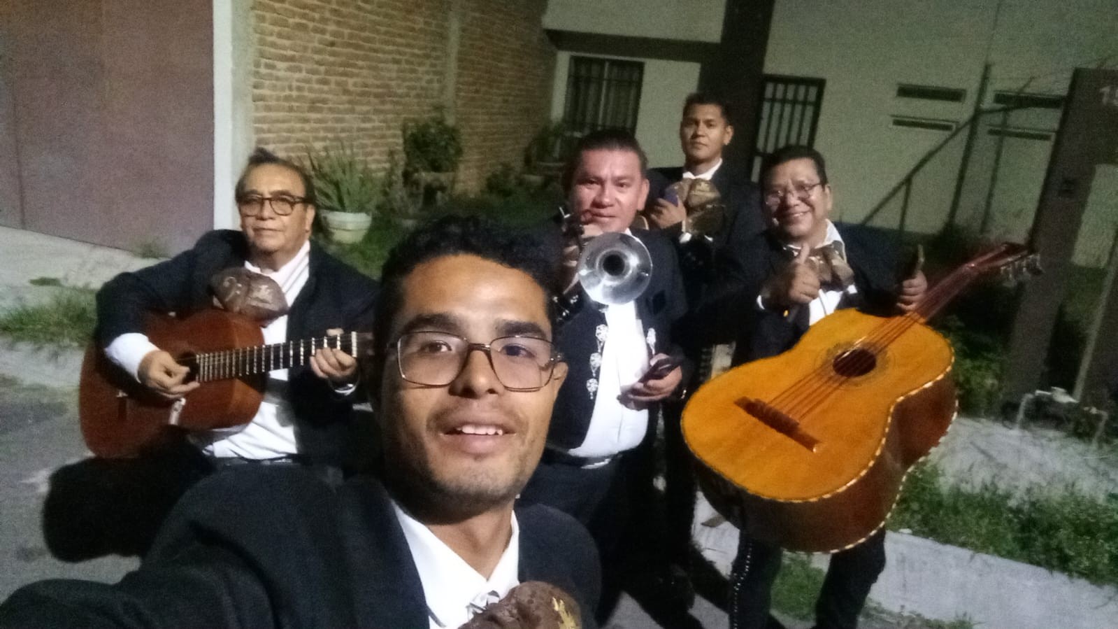 Mariachi de noche en Celaya